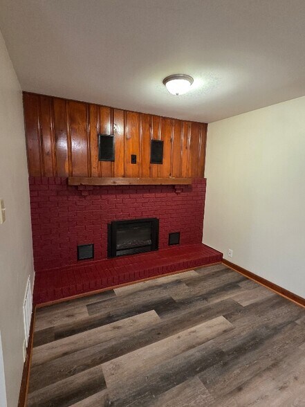 Building Photo - 1955 Hopkins Ave