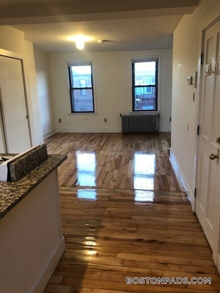 Building Photo - 39 Beacon St