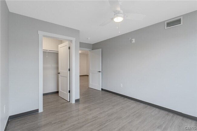 Building Photo - 16 Loso Dr