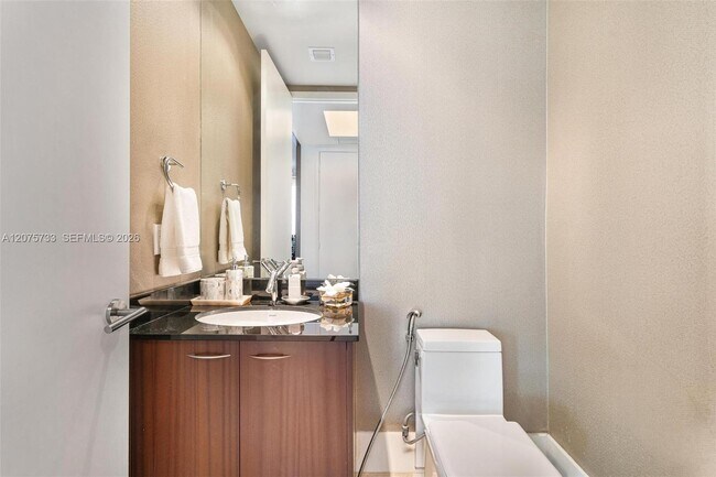 Building Photo - 16001 Collins Ave