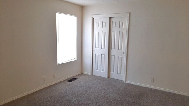 Building Photo - 4 Bedroom, 2.5 Bathroom! Lovely Home Comin...