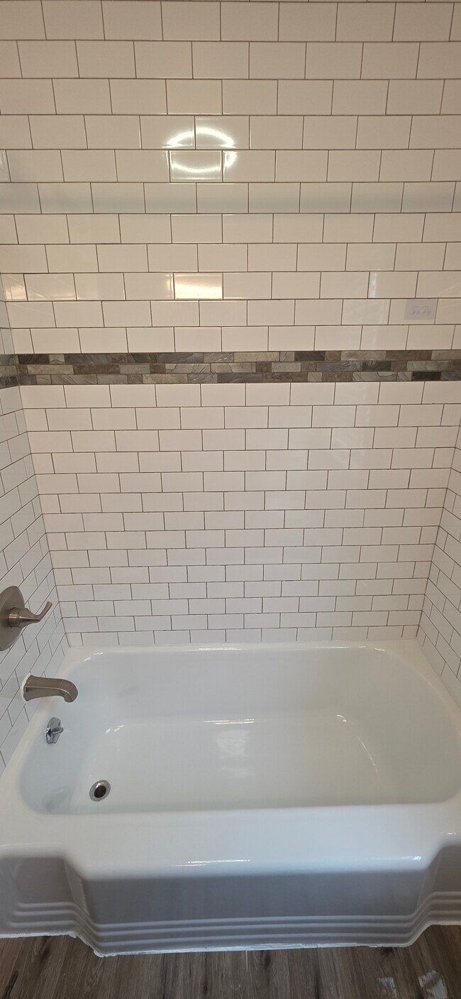 Building Photo - 3909 Rosecrest Ave