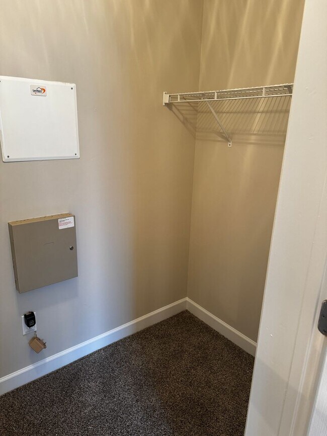 Building Photo - 2 Bedroom 2 Bath Condo