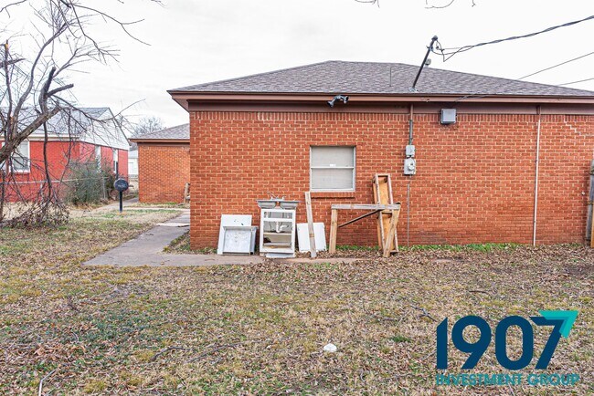 Building Photo - 700 NW 89th St