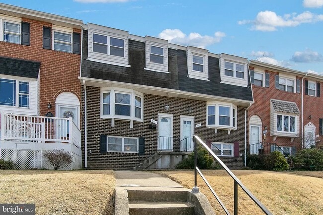 Building Photo - 933 Elm Rd