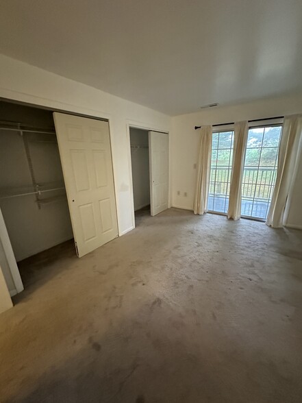 Master Bedroom - 101 Country Club Ct