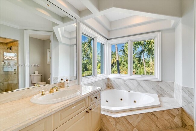 Building Photo - 709 Idlewyld Dr