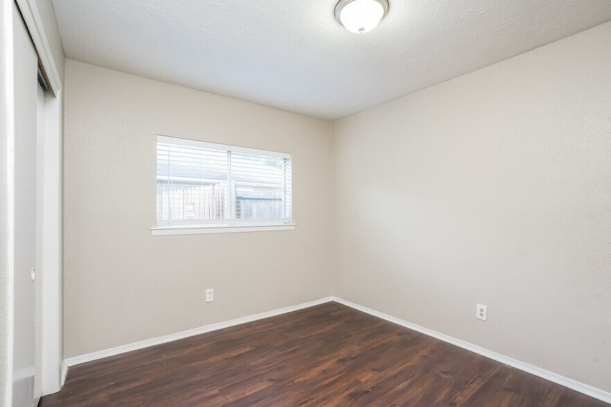 Building Photo - 9506 Lost Eagle Dr