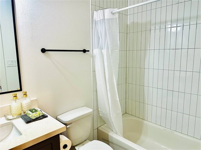 Building Photo - 2339 Eagle St