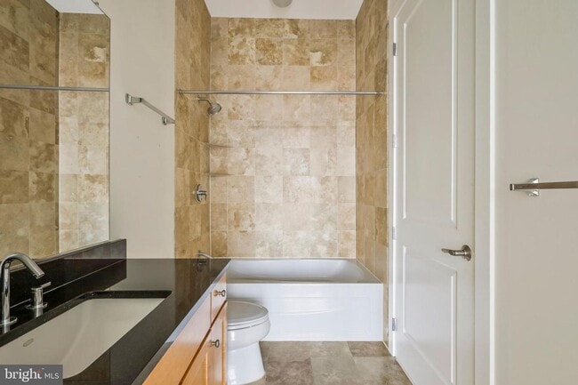 Building Photo - Welcome home to one of Arlington's most sought after neighborhoods.