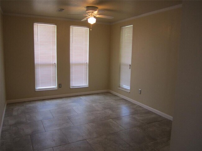 Building Photo - 1530 Melrose Dr