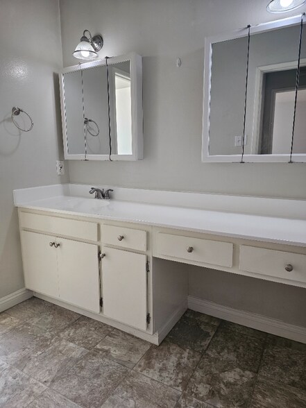 Building Photo - 1135 W I St