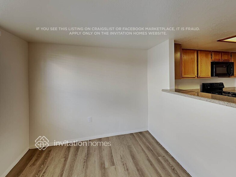 Building Photo - 501 N Red Rock St