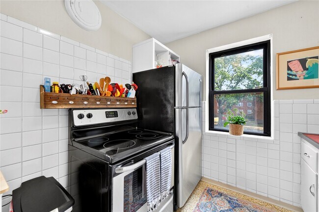 Building Photo - 4931 Jamieson Ave