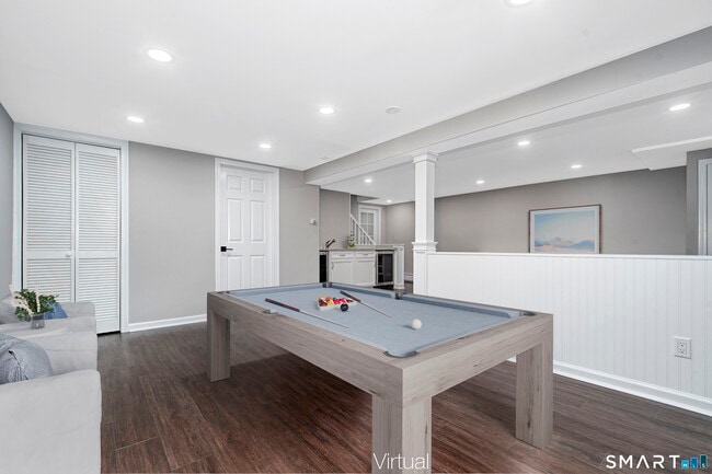 Building Photo - 4 Ivanhoe Ln