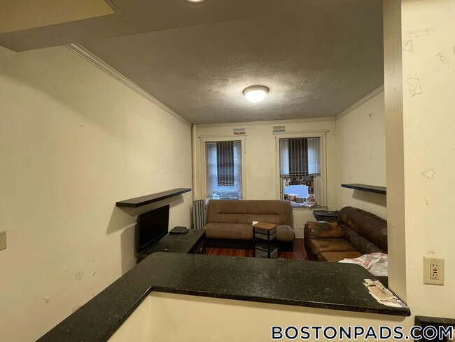 Building Photo - 55 Queensberry St