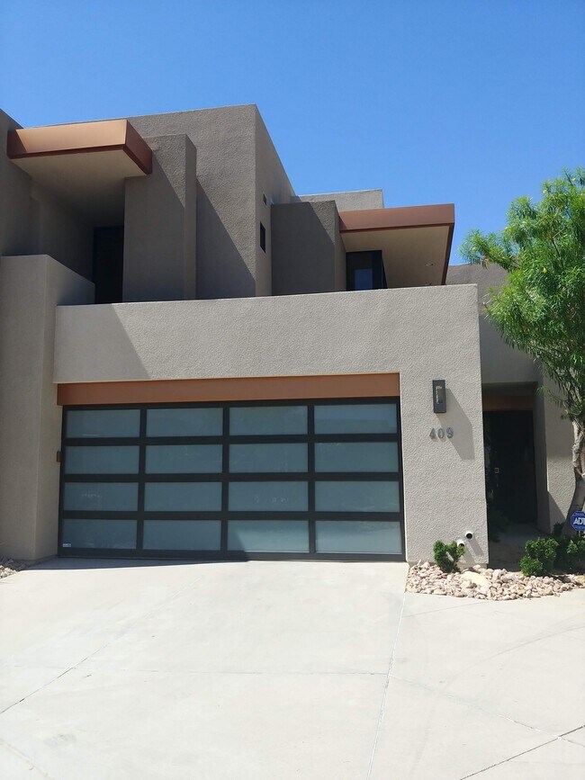 Building Photo - 409 N Avenida Caballeros