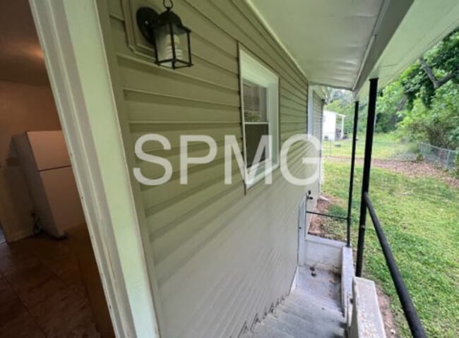 Building Photo - 2321 Catawba Valley Dr