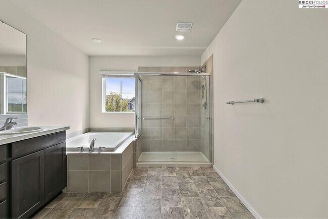 Building Photo - Your Ideal Home in Puyallup Awaits – Peaceful, Modern, Perfectly Located.