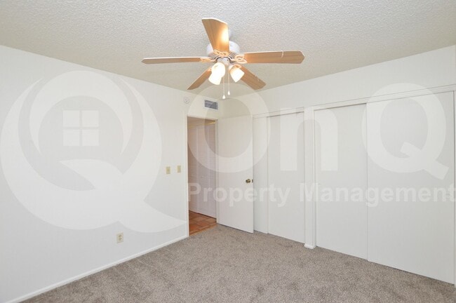 Building Photo - 1559 E Drake Dr