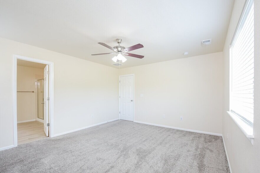 Building Photo - 1918 Cade Ave