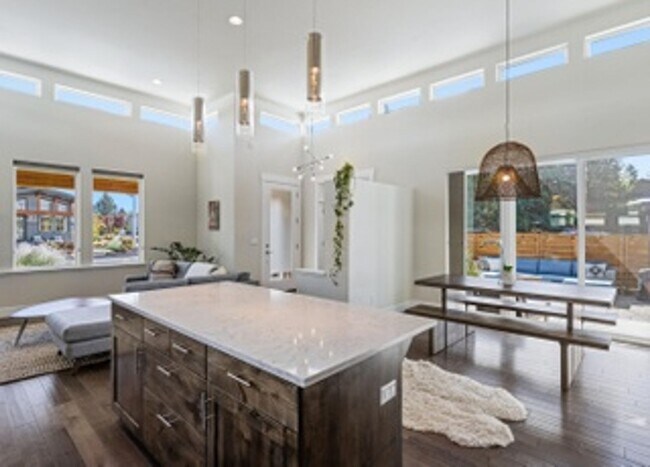 Building Photo - Beautiful Mid-Century Modern Home with lot...