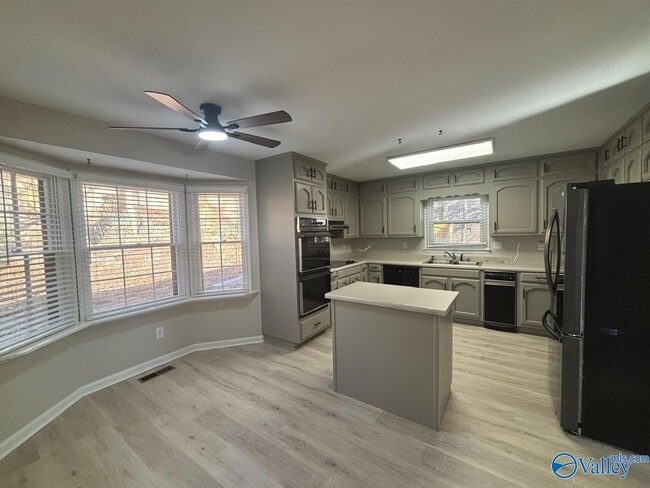 Building Photo - 1305 Hiwan Trail SE