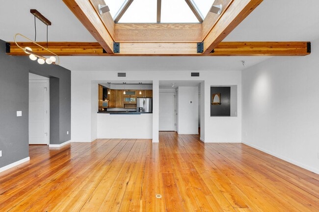 Building Photo - Modern 2 Bed / 2.5 Bath Condo with Office ...