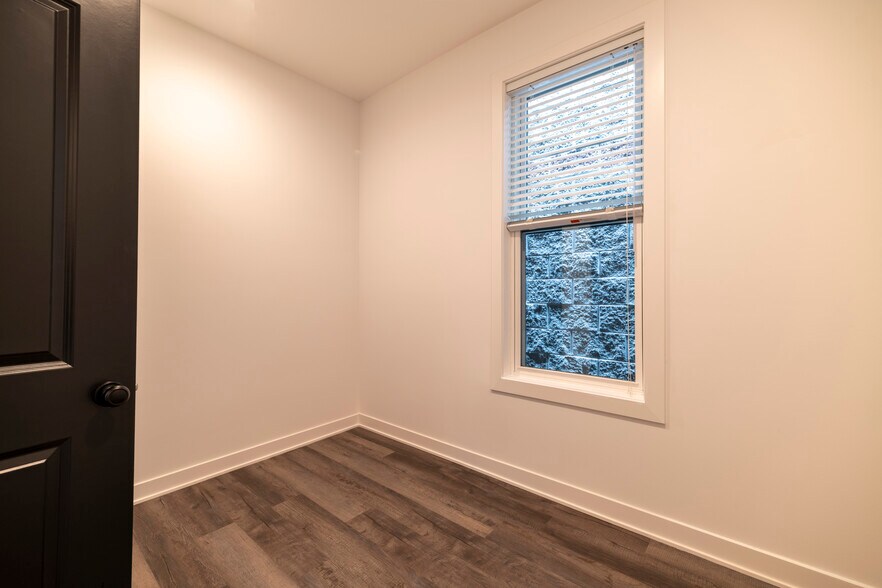 Building Photo - 905 S Miller St