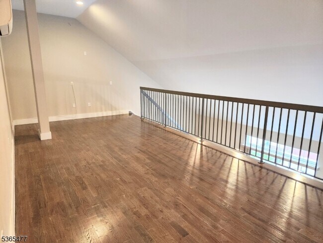 Building Photo - 59 Willet St