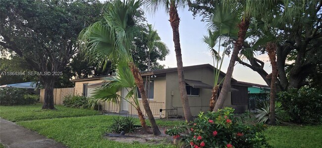 Building Photo - 502 N 70th Way