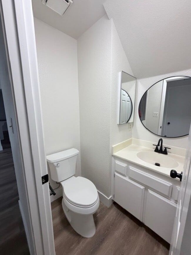 Building Photo - 9405 Salinger St