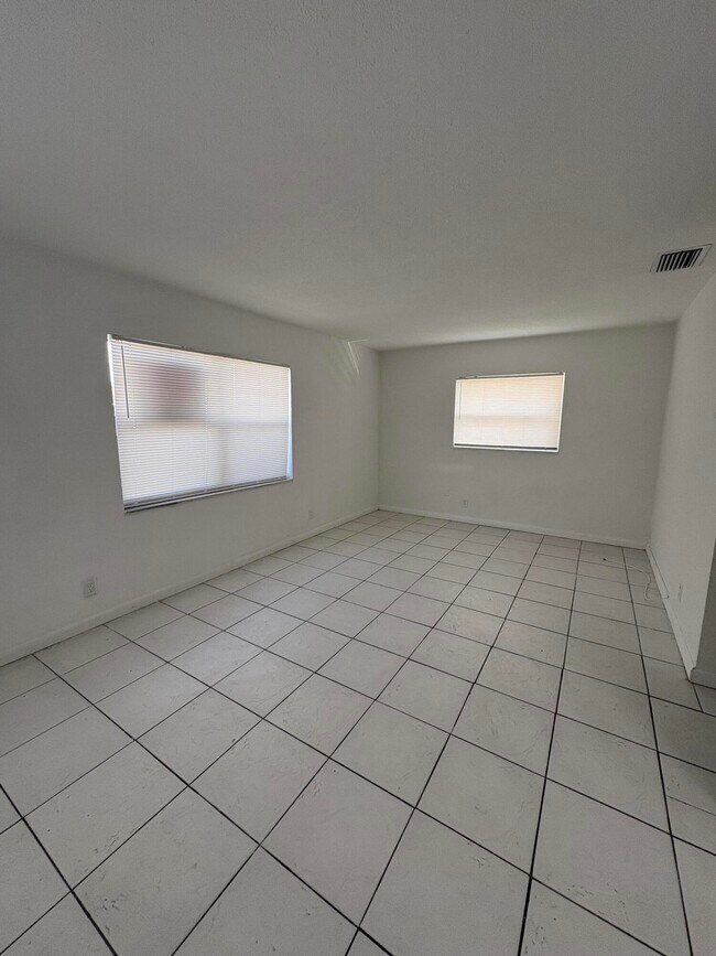 Building Photo - 4031 NW 30th Terrace