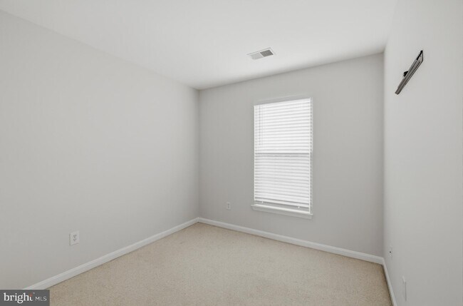 Building Photo - 45570 Trestle Terrace