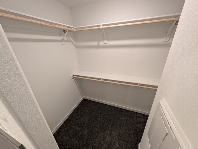 Building Photo - 924 Violet Heron St