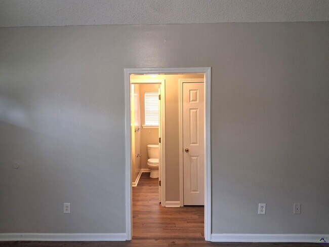 Building Photo - 105 Monticello Dr