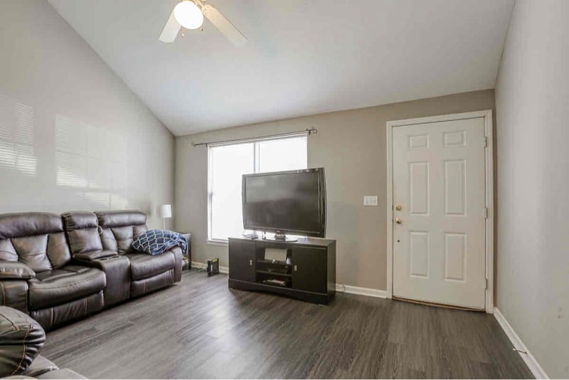 Building Photo - 232 SW Chartwell Cir