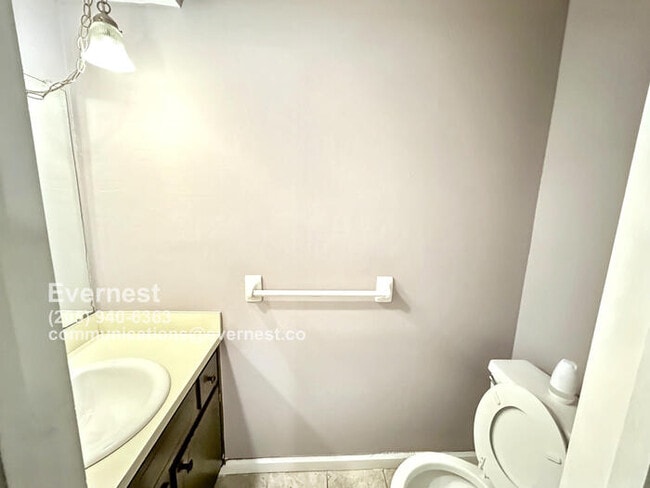 Building Photo - Comfortable and Convenient 3-Bedroom Townh...