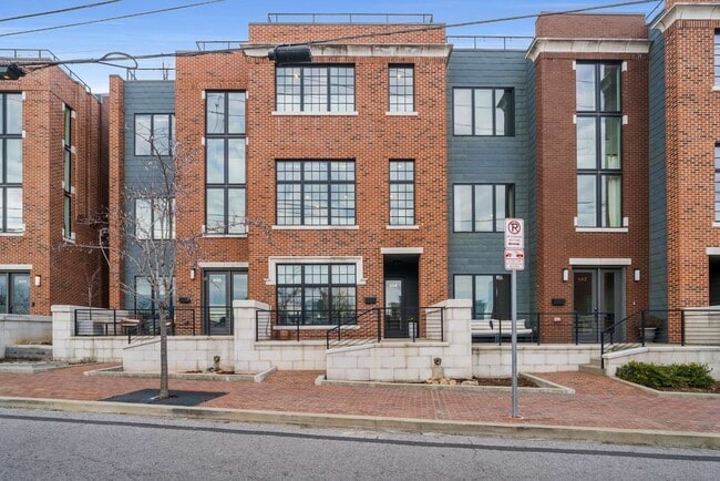 Building Photo - 614 Madison St