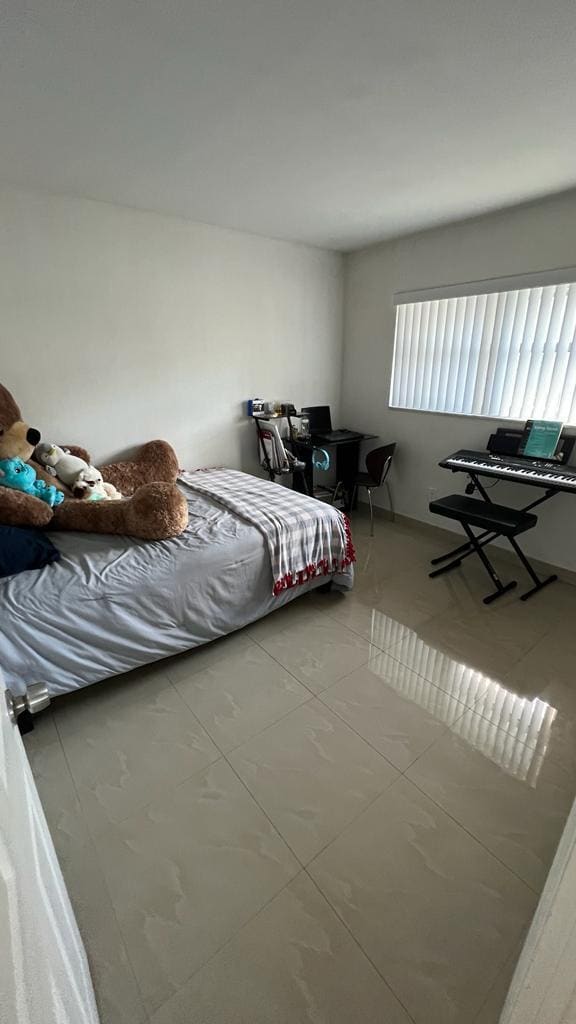 Building Photo - 15205 NE 6th Ave