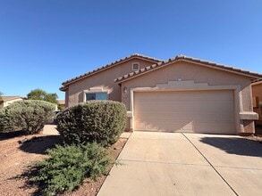 Building Photo - 3Bed 2Bath West Side Home