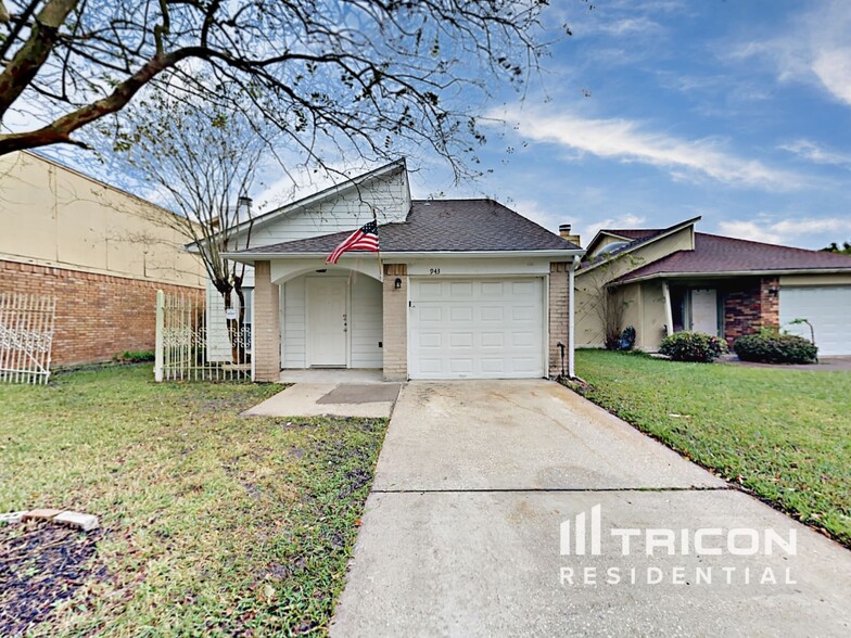 Primary Photo - 943 Somercotes Ln