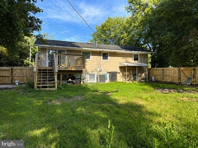 Building Photo - 8018 Hammond St