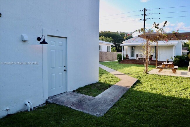 Building Photo - 564 NW 51st St