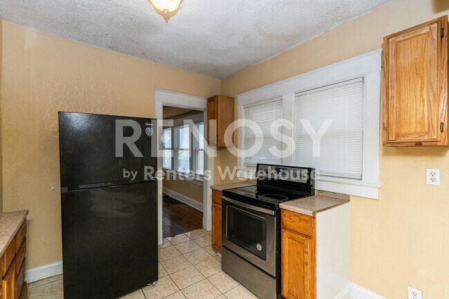 Building Photo - 3 bed 1 bath Home