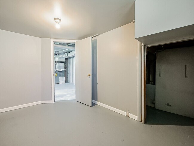 Building Photo - 127 Auburn St