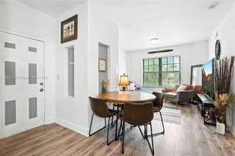 Building Photo - 934 Michigan Ave