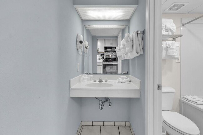 Building Photo - 2300 N Ocean Blvd