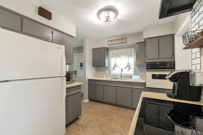 Building Photo - 7703 Southside Ln