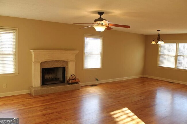 Building Photo - 5745 Hendrix Rd